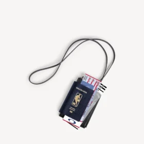 Balenciaga für Herren | NBA-Kollaboration: Passport-Handyhalter in Blau Balenciaga für Herren | NBA-Kollaboration: Passport-Handyhalter in Blau