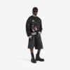 Balenciaga Herren | NBA-Kollaboration: Explorer-Umhängetasche in Schwarz/Weiß/Zinnoberrot Balenciaga Herren | NBA-Kollaboration: Explorer-Umhängetasche in Schwarz/Weiß/Zinnoberrot