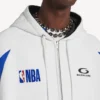 Balenciaga Herren | NBA-Kollaboration: Oversize-Hoodie mit Reißverschluss in Weiß/Mehrfarbig Balenciaga Herren | NBA-Kollaboration: Oversize-Hoodie mit Reißverschluss in Weiß/Mehrfarbig