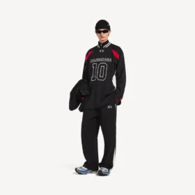 Balenciaga Herren | NBA-Kollaboration: Oversize-Langarm-T-Shirt in Schwarz/Mehrfarbig Balenciaga Herren | NBA-Kollaboration: Oversize-Langarm-T-Shirt in Schwarz/Mehrfarbig