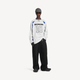Balenciaga Herren | NBA-Kollaboration: Oversize-Langarm-T-Shirt in Weiß/Mehrfarbig Balenciaga Herren | NBA-Kollaboration: Oversize-Langarm-T-Shirt in Weiß/Mehrfarbig