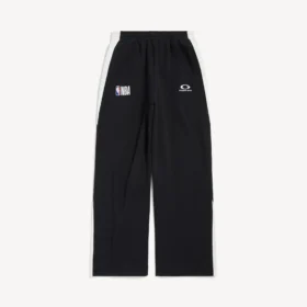 Balenciaga Herren | Oversize-Jogginghose aus der NBA-Kollaboration in Schwarz/Weiß Balenciaga Herren | Oversize-Jogginghose aus der NBA-Kollaboration in Schwarz/Weiß
