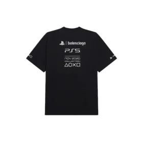 Balenciaga x PlayStation Crossover PS5 – Unisex-T-Shirt mit Alphabet-Geometrie-Print, kurzärmelig, schwarz 651795TKVF31070 Balenciaga x PlayStation Crossover PS5 – Unisex-T-Shirt mit Alphabet-Geometrie-Print, kurzärmelig, schwarz 651795TKVF31070