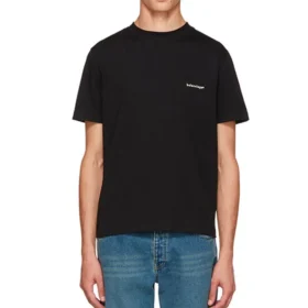 Basic-T-Shirt mit kleinem Logo, Rundhalsausschnitt und kurzen Ärmeln, Unisex, Schwarz 556151TYK281000 Basic-T-Shirt mit kleinem Logo, Rundhalsausschnitt und kurzen Ärmeln, Unisex, Schwarz 556151TYK281000
