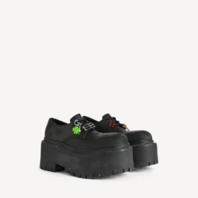 Damen-Derby-Schuhe „Strike“ mit Plateau und Anhängern in Schwarz/Mehrfarbig Damen-Derby-Schuhe „Strike“ mit Plateau und Anhängern in Schwarz/Mehrfarbig