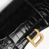 Damen-Geldbörse in Hourglass-Form mit Kette in Schwarz Damen-Geldbörse in Hourglass-Form mit Kette in Schwarz