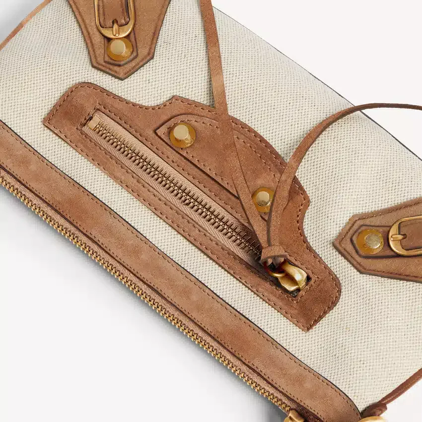 Damen-Geldbörse „Le City“ mit Riemen in Beige/Camel Damen-Geldbörse „Le City“ mit Riemen in Beige/Camel