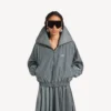 Damen-Jacke mit hohem Kragen in Elefantengrau Damen-Jacke mit hohem Kragen in Elefantengrau