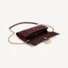 Damen-Pochette in Hourglass-Form mit Kette in dunklem Burgunderrot