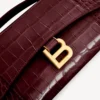 Damen-Pochette in Hourglass-Form mit Kette in dunklem Burgunderrot