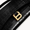 Damen-Pochette in Hourglass-Form mit Kette in Schwarz