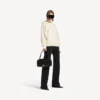 Damen-Pullover mit hohem Kragen, von hinten nach vorne getragen, in Off-White