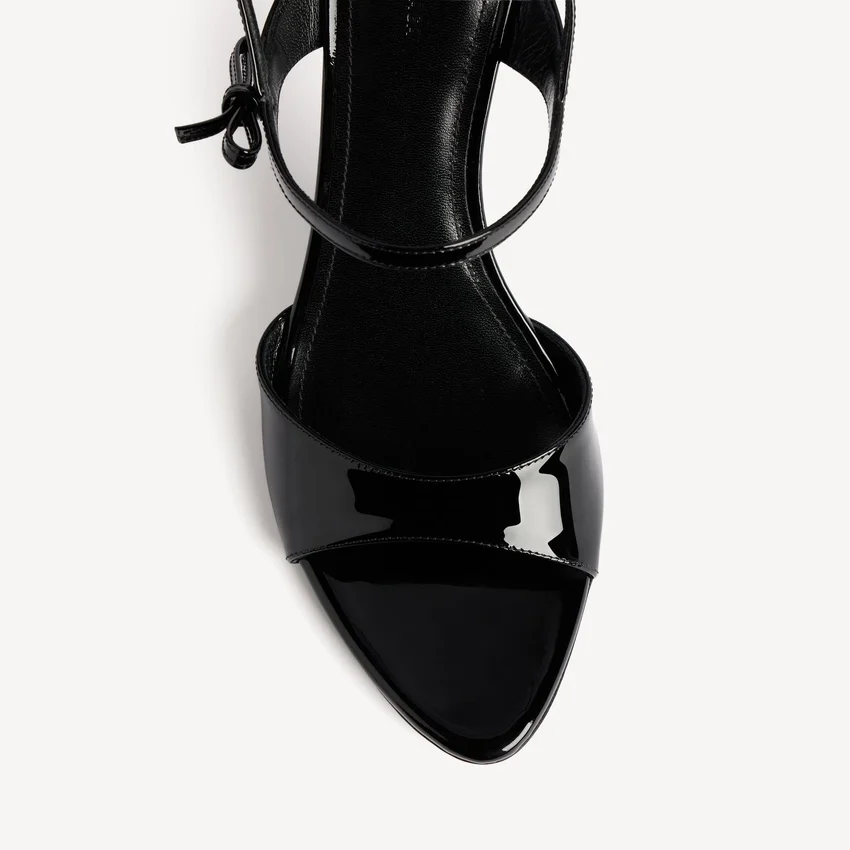 Damen-Sandale „Avenue Bow“ in Schwarz/Silber Damen-Sandale „Avenue Bow“ in Schwarz/Silber
