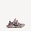 Damen-Sneaker 3XL mit Farbverlauf und Anhängern in Grau/Rosa Damen-Sneaker 3XL mit Farbverlauf und Anhängern in Grau/Rosa