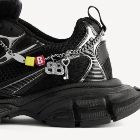 Damen-Sneaker in 3XL mit Anhängern in Schwarz/Silber
