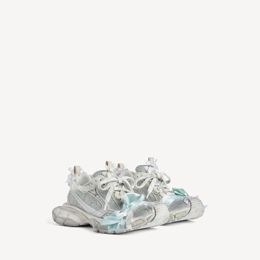 Damen-Sneaker mit Schnürung in 3XL in Taupe/Weiß/Hellblau Damen-Sneaker mit Schnürung in 3XL in Taupe/Weiß/Hellblau