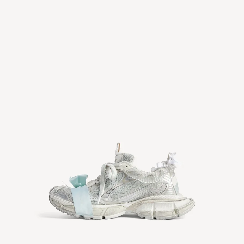 Damen-Sneaker mit Schnürung in 3XL in Taupe/Weiß/Hellblau Damen-Sneaker mit Schnürung in 3XL in Taupe/Weiß/Hellblau