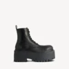 Damen-Stiefeletten „Strike“ mit Plateau in Schwarz