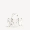 Damen-Tasche „Le City“ klein mit riesigen Nieten und Strasssteinen in Optikweiß Damen-Tasche „Le City“ klein mit riesigen Nieten und Strasssteinen in Optikweiß