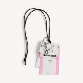 Herren-Anhänger/Schlüsselanhänger „Zugfahrkarte“ in Weiß/Schwarz/Rosa