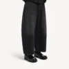 Herren-Jeans mit geschwungener Passform in Schwarz