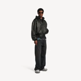 Herren-Kapuzenjacke mit Aufnähern in Schwarz