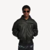 Herren-Kapuzenjacke mit Aufnähern in Schwarz Herren-Kapuzenjacke mit Aufnähern in Schwarz