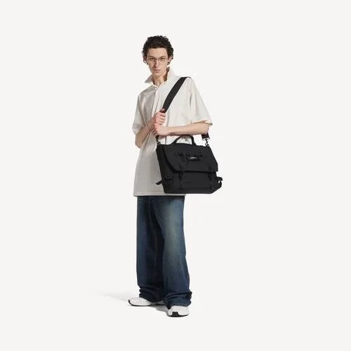 Herren-Messenger-Tasche im Army-Stil in Schwarz Herren-Messenger-Tasche im Army-Stil in Schwarz