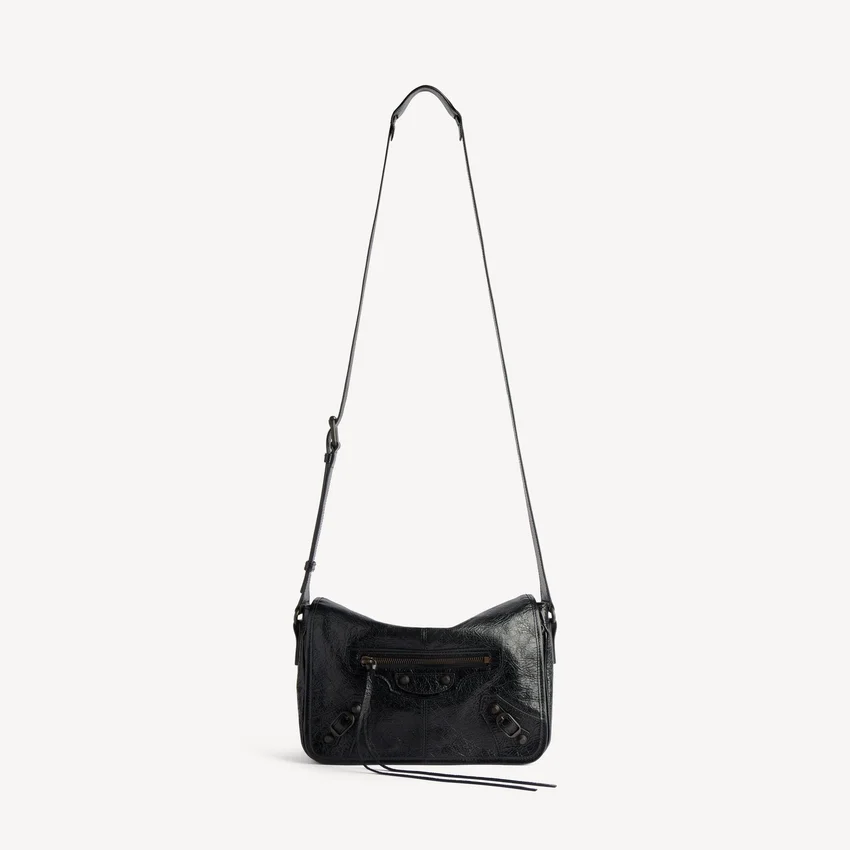 Herren-Messengertasche „Le City“ mit Klappe, klein, in Schwarz Herren-Messengertasche „Le City“ mit Klappe, klein, in Schwarz
