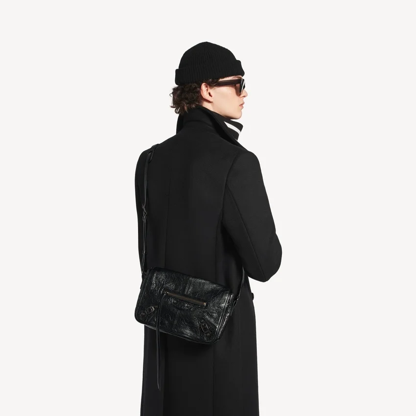 Herren-Messengertasche „Le City“ mit Klappe, klein, in Schwarz Herren-Messengertasche „Le City“ mit Klappe, klein, in Schwarz
