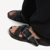 Herren-Pantoletten mit Gürtel in Schwarz Herren-Pantoletten mit Gürtel in Schwarz