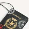 Herren-Reisepass-Kartenetui mit Anhänger in Schwarz/Mehrfarbig