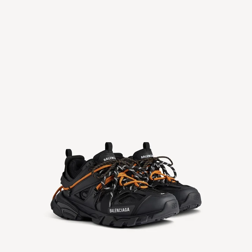 Herren-Sneaker mit Schnürung im Track-Trail-Stil in Schwarz/Orange Herren-Sneaker mit Schnürung im Track-Trail-Stil in Schwarz/Orange