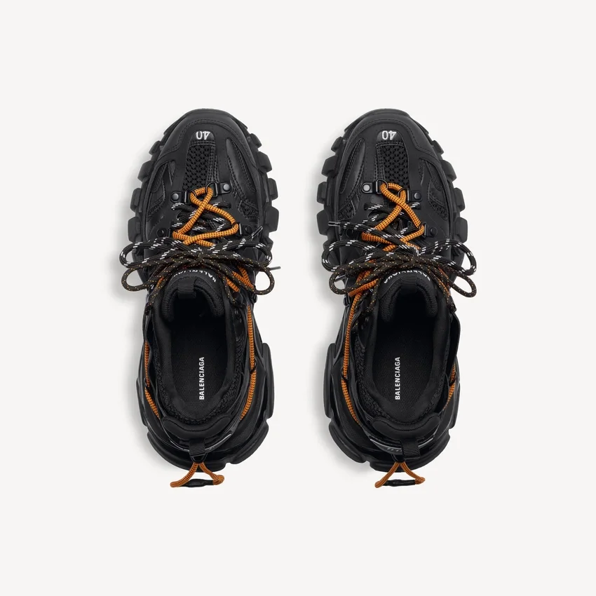 Herren-Sneaker mit Schnürung im Track-Trail-Stil in Schwarz/Orange Herren-Sneaker mit Schnürung im Track-Trail-Stil in Schwarz/Orange
