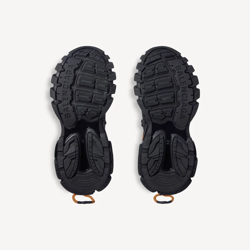 Herren-Sneaker mit Schnürung im Track-Trail-Stil in Schwarz/Orange Herren-Sneaker mit Schnürung im Track-Trail-Stil in Schwarz/Orange