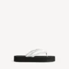 „Jet Lag“-Zehensandale für Damen in Off-White „Jet Lag“-Zehensandale für Damen in Off-White