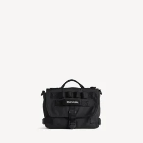 Kleine Herren-Messenger-Tasche im Army-Stil in Schwarz