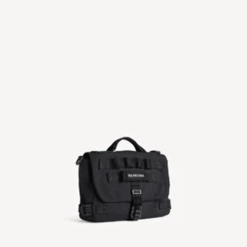 Kleine Herren-Messenger-Tasche im Army-Stil in Schwarz