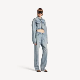 Kurze, taillierte Damenjacke in Bleach Light Blue