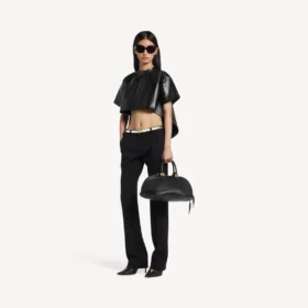 Kurzes Damen-T-Shirt mit Schleppe in Schwarz Kurzes Damen-T-Shirt mit Schleppe in Schwarz