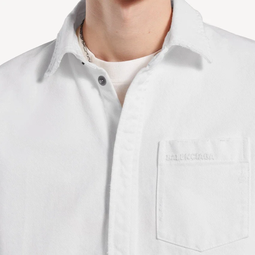 Langärmliges Herren-Denim-Hemd in Weiß Langärmliges Herren-Denim-Hemd in Weiß