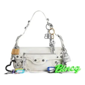 Le Cagole Kleine Umhängetasche im Used-Look mit Anhängern „Weiß“ 7716402AA7A9000