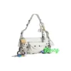 Le Cagole Kleine Umhängetasche im Used-Look mit Anhängern „Weiß“ 7716402AA7A9000