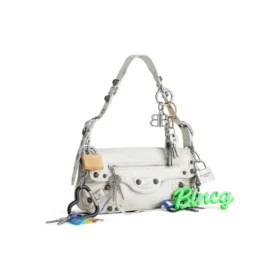 Le Cagole Kleine Umhängetasche im Used-Look mit Anhängern „Weiß“ 7716402AA7A9000