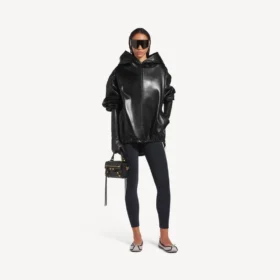 Locker sitzender Damen-Hoodie in Schwarz Locker sitzender Damen-Hoodie in Schwarz