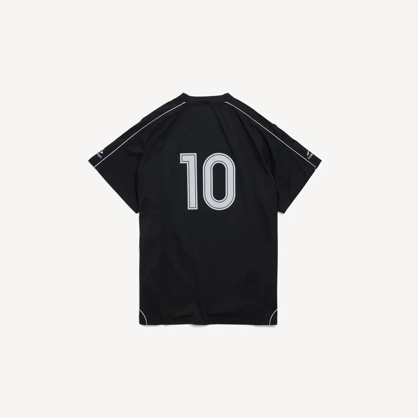 Oversize-Fußball-T-Shirt für Herren in Schwarz Oversize-Fußball-T-Shirt für Herren in Schwarz