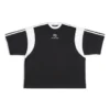 Sporty B T-Shirt Boxy Fit „Schwarz Weiß“ 699182TMVC41070