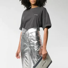T-Shirt mit Rundhalsausschnitt, kleinem Logo und kurzen Ärmeln, grau 556104TYK281055