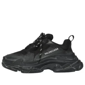 Triple S „Distressed Black“ 531388W09O11000